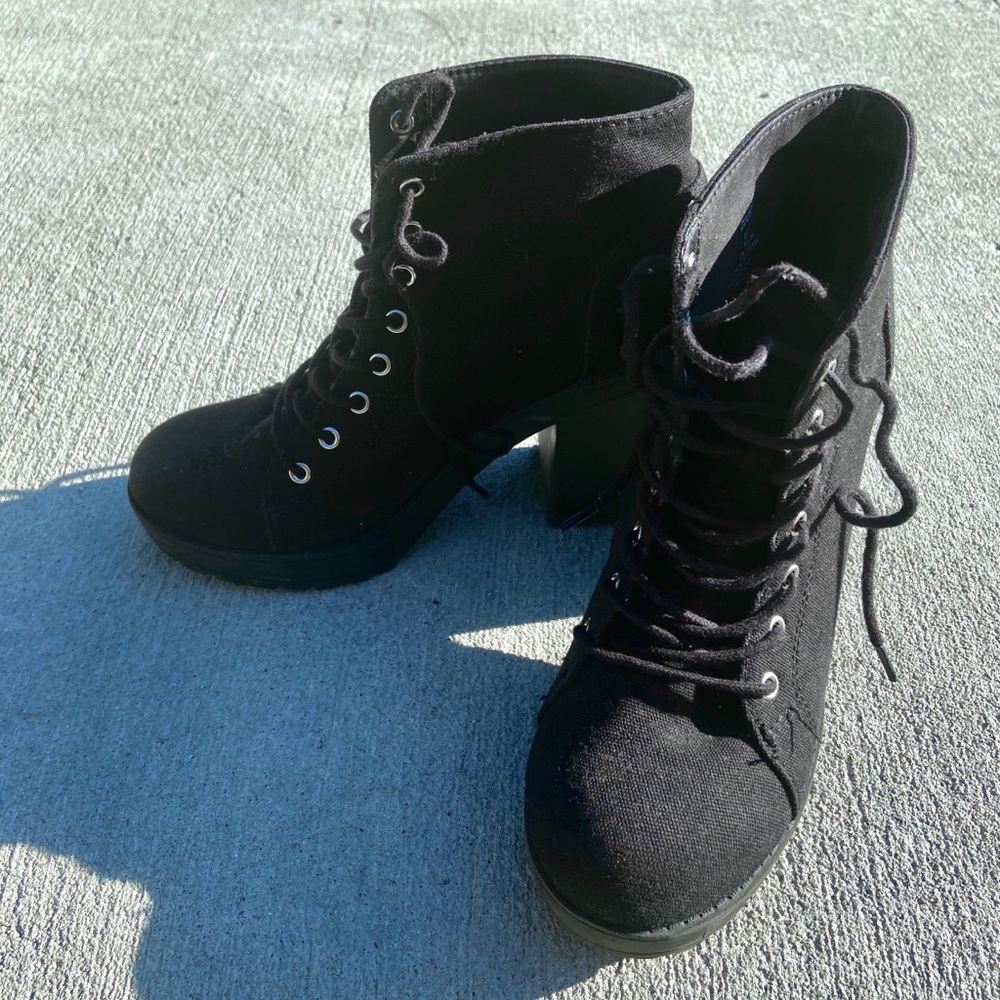 90s Platform boots